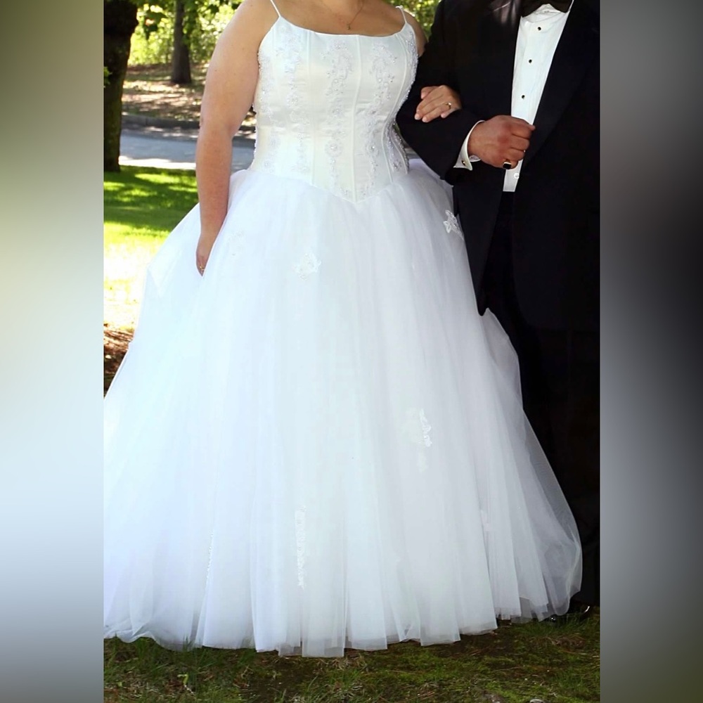 Oleg Cassini Wedding Gown Size 20 - Picture 6 of 12